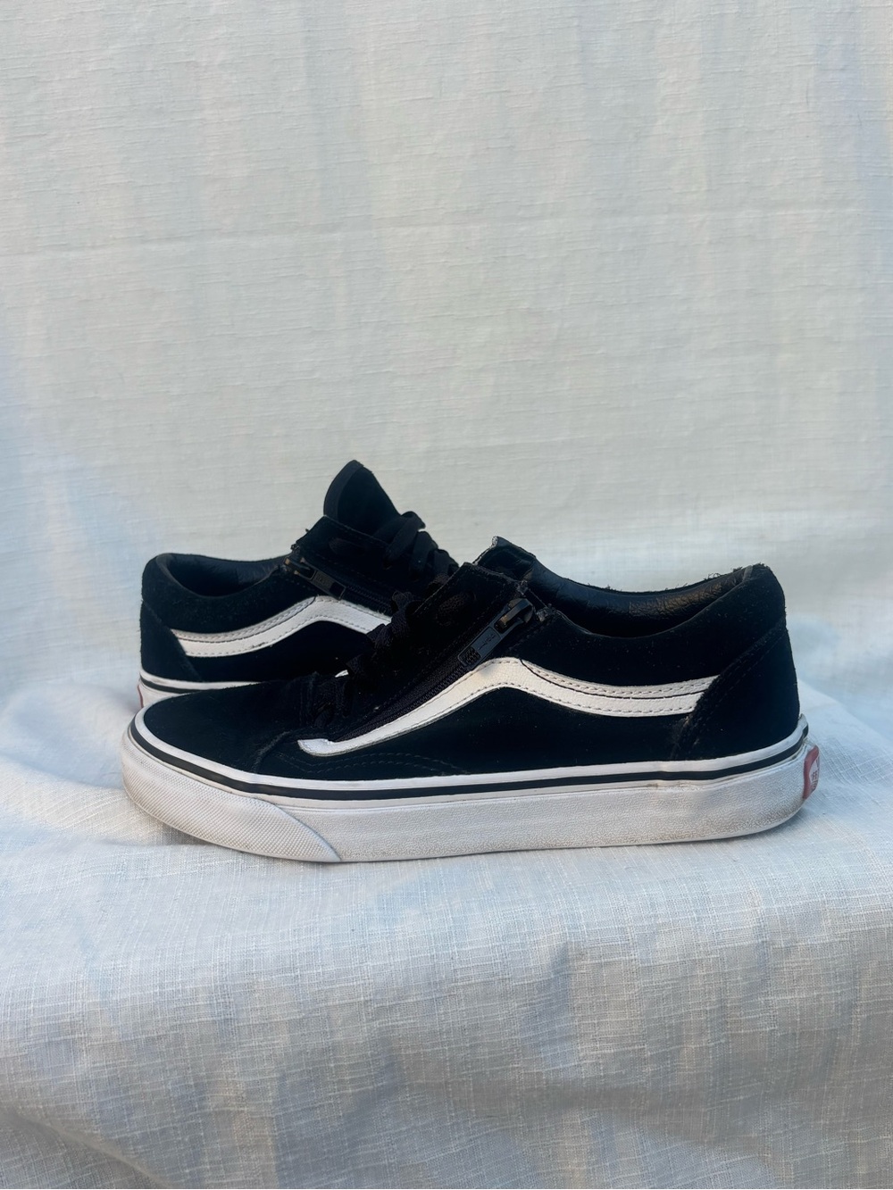 Vans Old Skool Zip Black Suede Floral Lining Sneakers Women’s 7.5 Men’s 6 EU 38